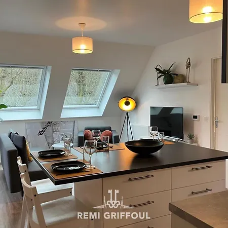 Les 4 Elements 4 Balcony Elevator & Private Parking Sleeps 4