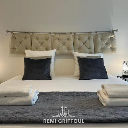 Les 4 Elements 4 Balcony Elevator & Private Parking Sleeps 4 Apartment Honfleur